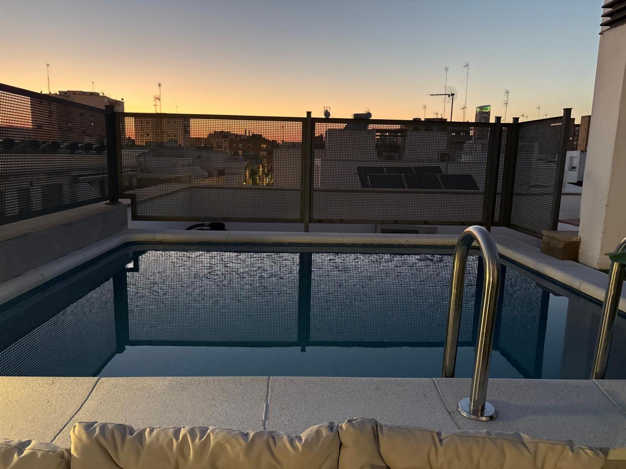 Ferienwohnung Atico Triana Con Piscina Privada Sevilla Exterior foto