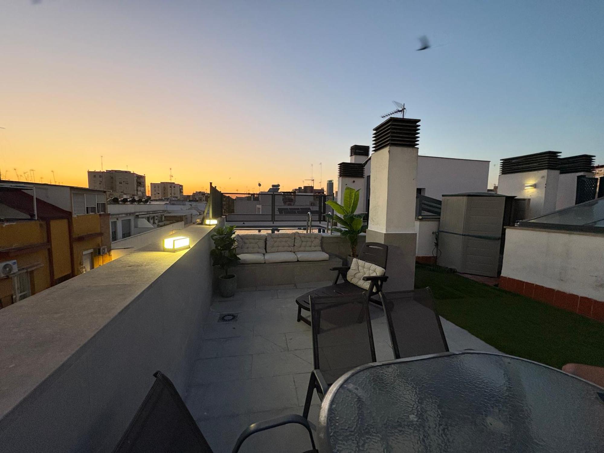 Ferienwohnung Atico Triana Con Piscina Privada Sevilla Exterior foto